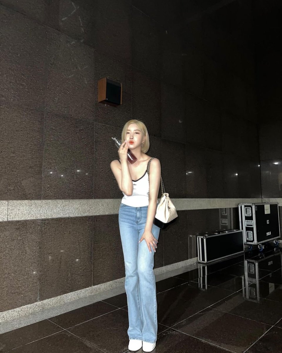 divinitysite's tweet image. ¿No asistir al #𝐜𝕝ö𝐯𝟜𖤓·𝕣e𝐭u𝕣n? Eso es algo que podría ocurrir en otro universo paralelo porque en esta realidad me encuentro más que lista para escuchar #ʙᴏᴍ·큐핏·𝐥o𝕧ǝ͞ sin parar, un acontecimiento que voy a registrar en mi #𝐶up𝕚dꕀ𝐝ia𝕣y.

𝐶hubby ⊰ ♡ 𝙽ana