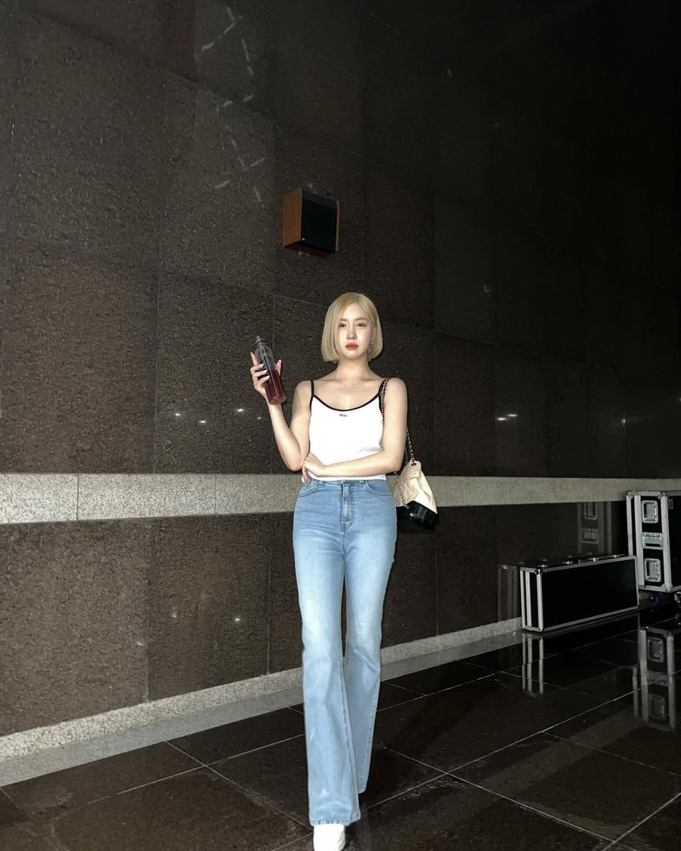 divinitysite's tweet image. ¿No asistir al #𝐜𝕝ö𝐯𝟜𖤓·𝕣e𝐭u𝕣n? Eso es algo que podría ocurrir en otro universo paralelo porque en esta realidad me encuentro más que lista para escuchar #ʙᴏᴍ·큐핏·𝐥o𝕧ǝ͞ sin parar, un acontecimiento que voy a registrar en mi #𝐶up𝕚dꕀ𝐝ia𝕣y.

𝐶hubby ⊰ ♡ 𝙽ana