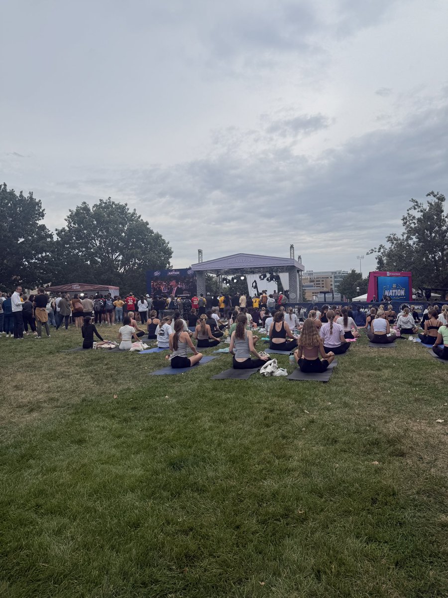 ralphieis1's tweet image. Yoga with a side of #PaulFinebaum