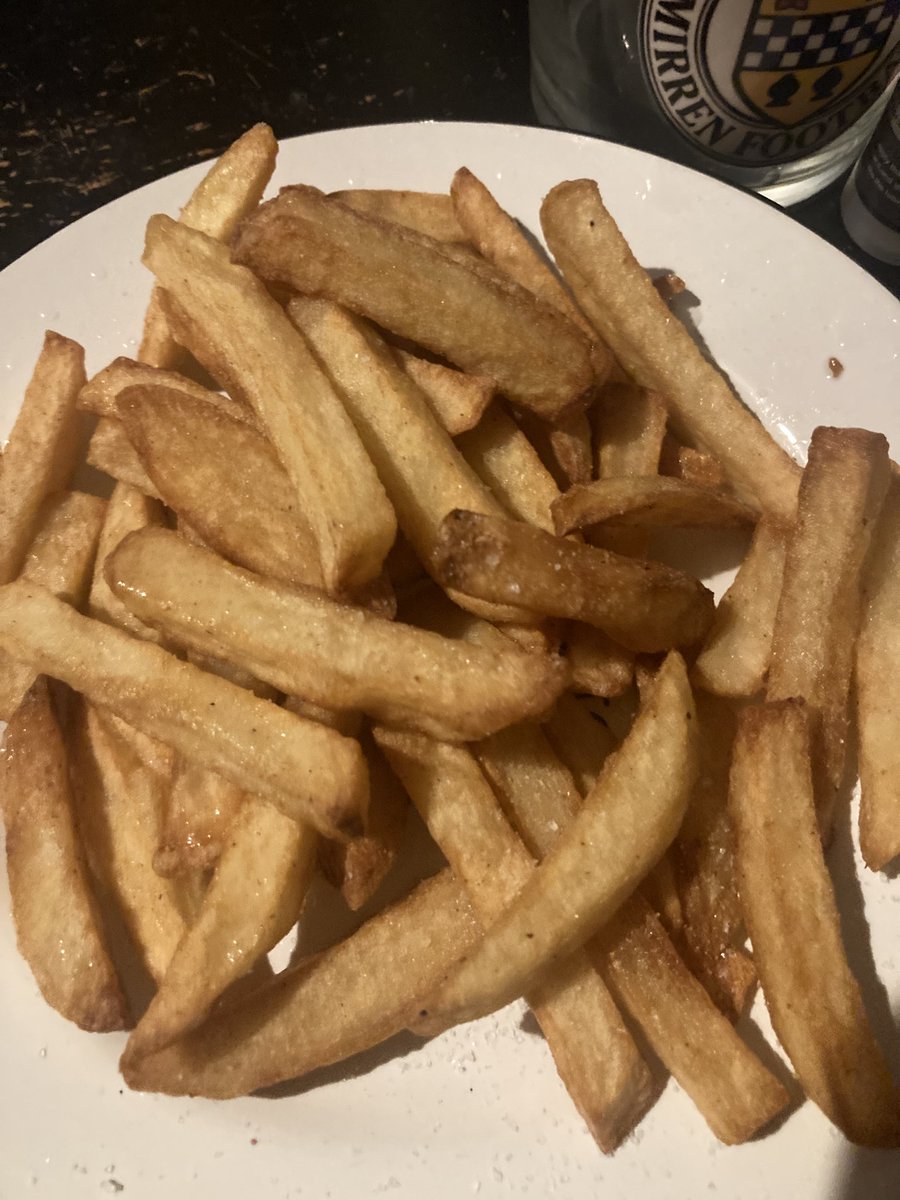 MikeyTheBuddie's tweet photo. Half time show…

We’ve got a pepperoni, red onion, yellow pepper and mushroom pizza, with fresh basil.
Triple cooked chips.
And I cheated with a shop bought aioli… 🤭

#Fitbaw 🇩🇰
#Pizza 🇮🇹
#Scotland 🏴󠁧󠁢󠁳󠁣󠁴󠁿 https://t.co/EF38usVePn
