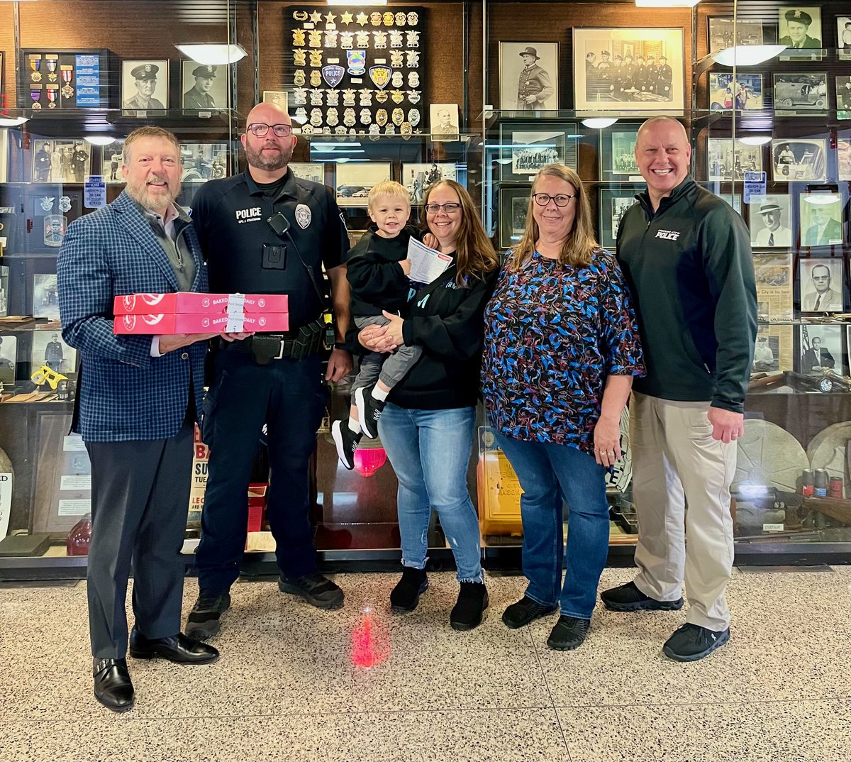 The Out of the Darkness walk organizers stopped to thank our officers for the work they do to support our community. During Suicide Awareness month, we stand with those who have been impacted by suicide.  2701

facebook.com/share/p/1A5zFp…