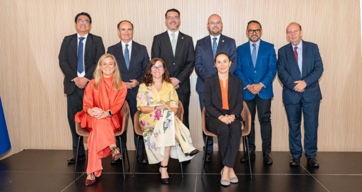 plouislempereur's tweet image. Hoy damos un paso clave en la facilitación comercial birregional: la UE, @sg_sieca y el @PuertoAlgeciras presentan la interoperabilidad digital entre la PDCC y el PCS del puerto español, puerta sur de Europa.
#ComercioDigital
#GlobalGateway