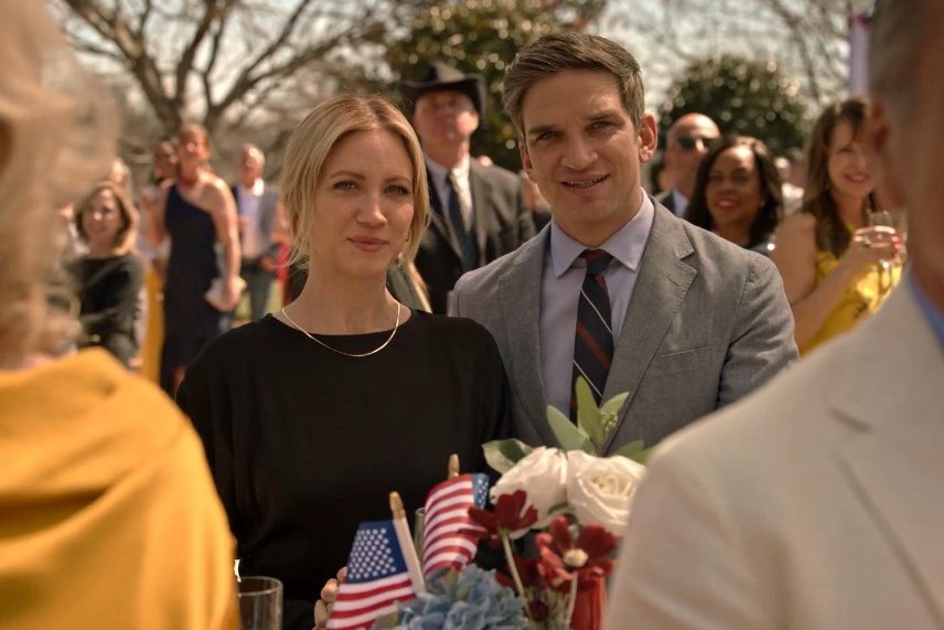 THE HUNTING WIVES is a sleek and sexy Netflix fish-out-of-water story.  But does it land with a Texas sized score from <a href="/rachlovesmedia/">Cricket</a> ?  

SPOILER FREE REVIEW 🎯 
moviearcher.com/streaming-tv/t…