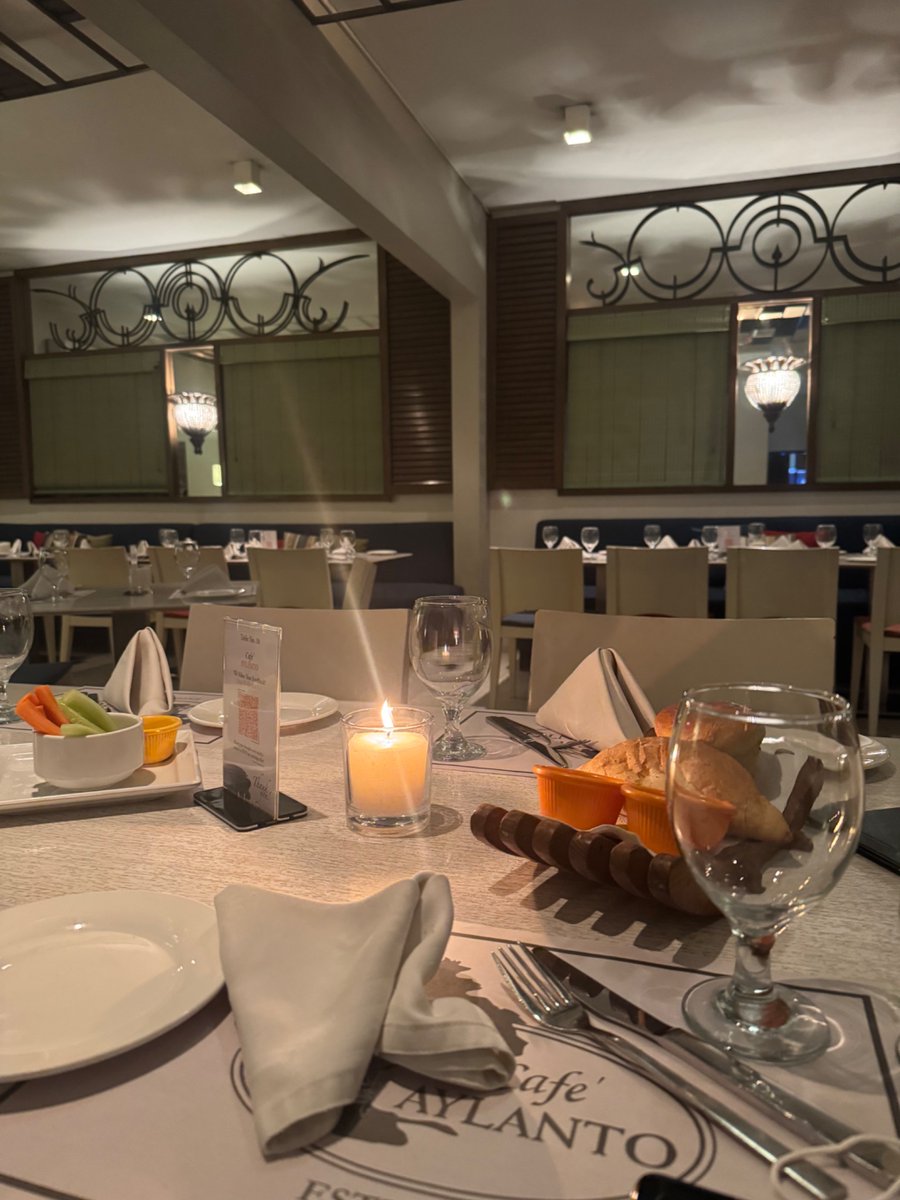 Some pictures from my last visit to Pakistan last month, my hometown Clifton, Karachi. A dinner at a restaurant near our place, Cafe Aylanto. Great food and staff. Highly recommended. 👍
#Clifton #Karachi #Pakistan