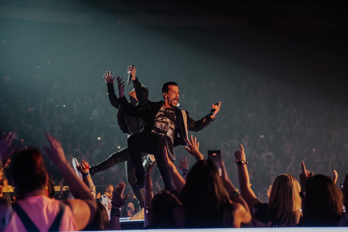 NKOTB's tweet photo. 8 more weeks until we’re back in Vegas for #TheRightStuff. Raise your hand if you got your tickets! 🙌🤖♥️ https://t.co/2pDO8JhOxJ