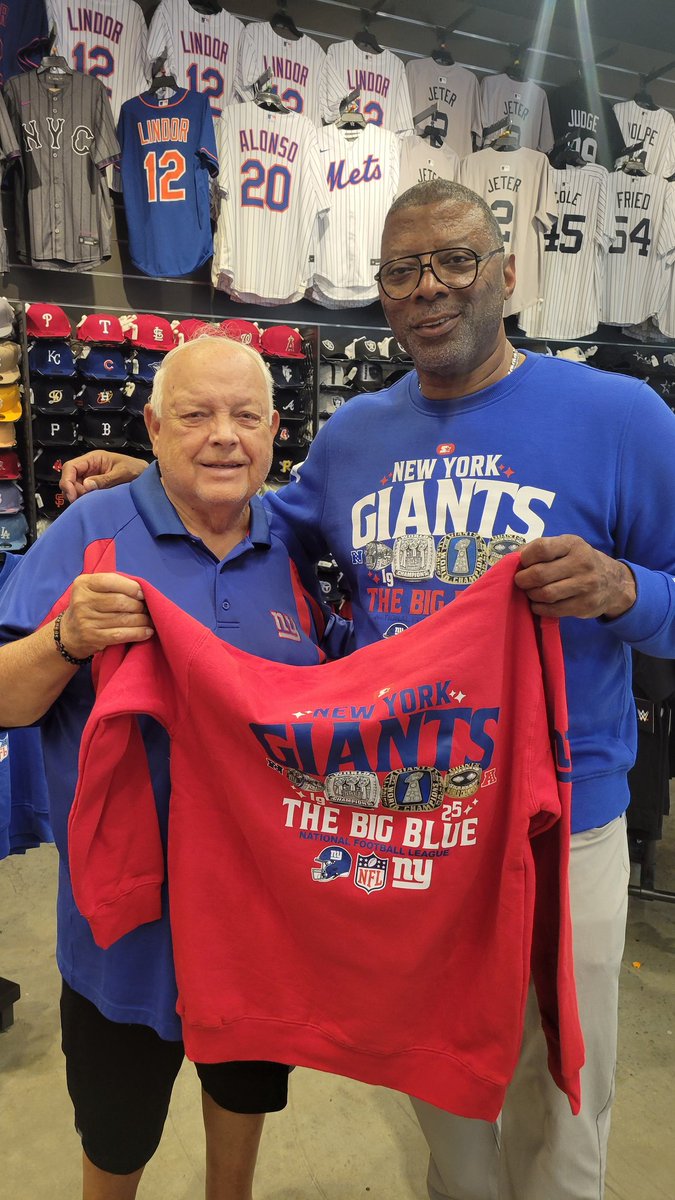 #FourRings <a href="/lids/">Lids</a> <a href="/americandream/">American Dream</a> Pull up! #NYGiants
