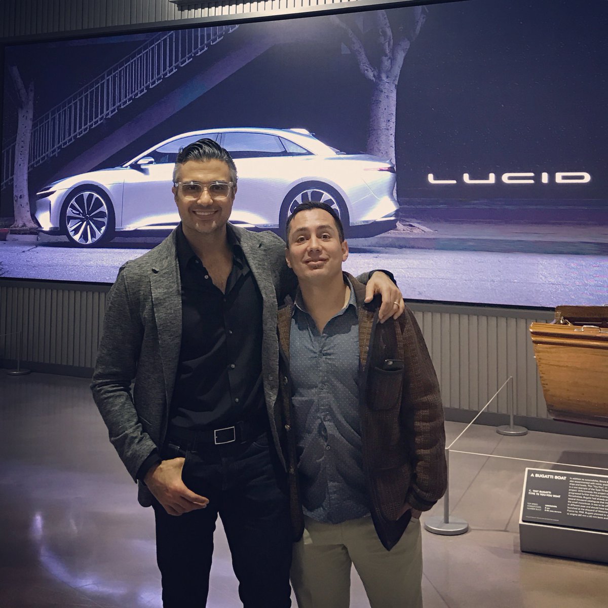 Jaime Camil (@jaimecamil) on Twitter photo 🇲🇽 No puedo creer que, existiendo <a href="/LucidMotors/">Lucid Motors</a>, haya gente que todavía prefiera un Tesla (o cualquier otro EV) 🤯 Desde febrero de 2017 (slide 3) sigo a esta compañía y soñaba con estar en uno de sus autos… ¡y POR FIN estoy manejando uno! 🚘✨ Sin duda, el vehículo eléctrico más 🇲🇽 No puedo creer que, existiendo <a href="/LucidMotors/">Lucid Motors</a>, haya gente que todavía prefiera un Tesla (o cualquier otro EV) 🤯 Desde febrero de 2017 (slide 3) sigo a esta compañía y soñaba con estar en uno de sus autos… ¡y POR FIN estoy manejando uno! 🚘✨ Sin duda, el vehículo eléctrico más