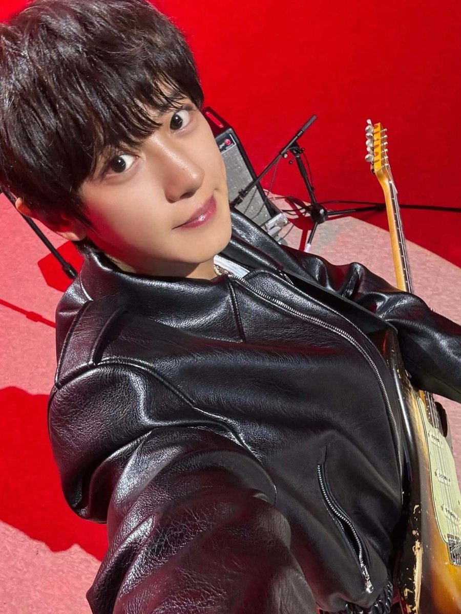 exol_elle's tweet photo. 🔥 Chanyeol on It’s Live 🔥
EXO’s Happy Virus lit up the stage with his powerful vocals and charisma! 🎤✨ Fans can’t stop talking about his energy and charm — truly one of a kind 💯
09.05.2025

🖤 Forever proud of you, Chanyeol!
#CHANYEOL #EXO #WeAreOneEXO #EXOL #찬열 #ItsLive https://t.co/aUqZwsKweC