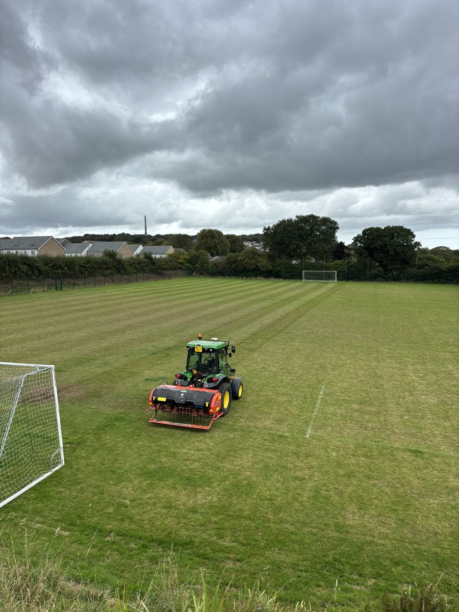 Sandoeandsons's tweet photo. Three pitches vertidrained for @BodminYouthFC today. Finally a drop of rain to soften the baked ground after this drought! Get in touch now to book your autumn aeration🚜 #aeration #grassrootsfootball #cornwallfa #football #johndeere #wiedenmann #drainage https://t.co/5rTa09cjdC