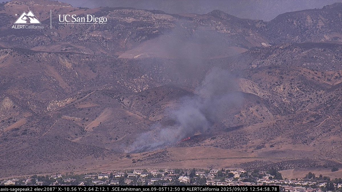 VCscanner's tweet image. Simi Valley: 3 acre brush fire behind the levee in Las Llajas Canyon. This is the #CottonwoodFire.