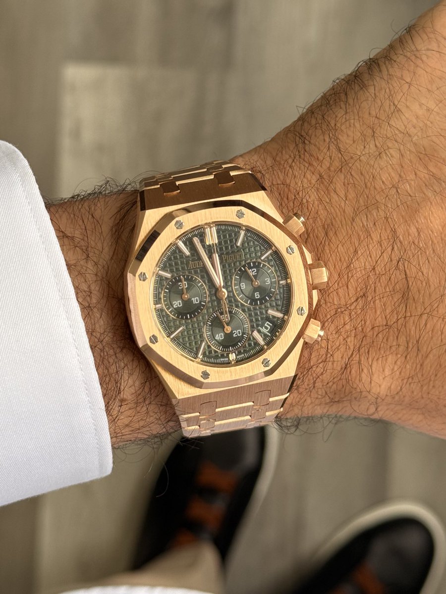 5711/1r 158000$ 
5164r 104000$ 
Daydate 40 47000$
AP Chrono 104000$