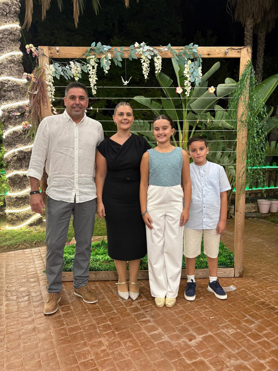 Els nostres representants han assistit al tradicional sopar de sectors 🥂 de les falles de la FJFS.

#fallessagunt #fallalapalmera #falles2026 #palmeritosinfantils #monfaller #fjfs