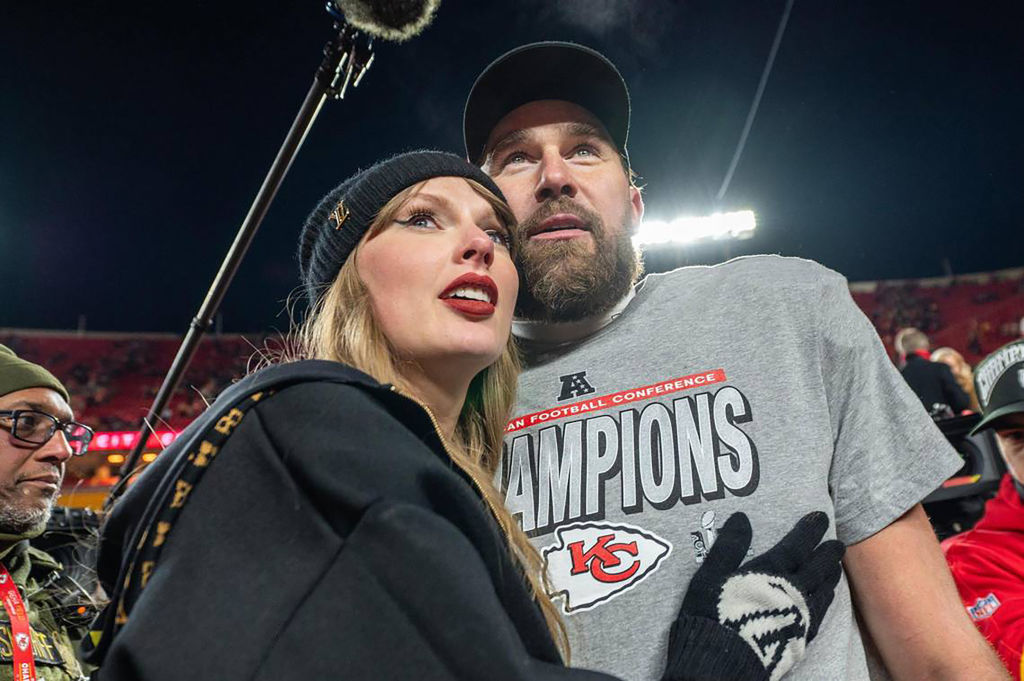Taylor Swift Manifested Her Romance with Fiancé Travis Kelce: 5 Times She Hinted At Her Dream Partner [WATCH]: bit.ly/46ddTDj

#TaylorSwfit #Swifties #TravisKelce #TaylorandTravis #TaylorSwiftEngaged #Swift #TaylorSwfitFans #LoveStory #football <a href="/taylorswift13/">Taylor Swift</a>