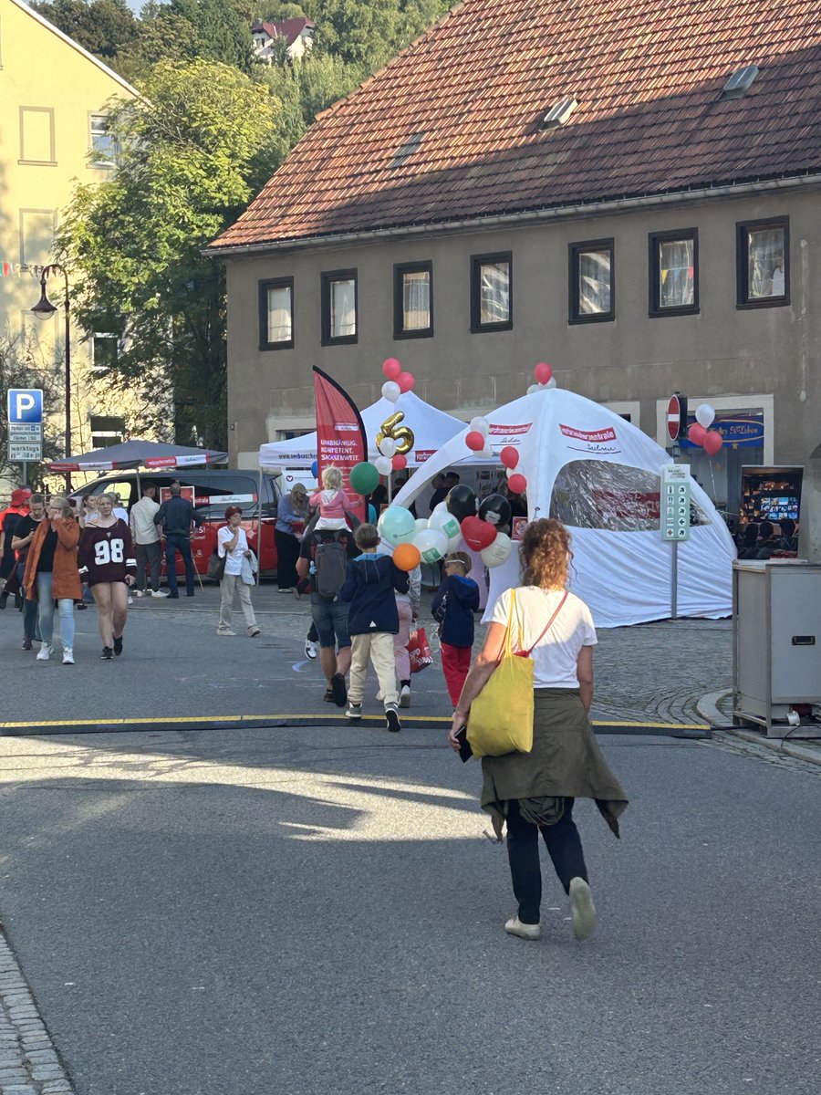 Heute begann der #TdS2025 im wunderschönen #Sebnitz 
Wir freuen uns auf viele Gespräche und gute Laune!
#Sachsen
⁦<a href="/Sogehtsaechsi/">So geht sächsisch.</a>⁩ 
⁦<a href="/AlexDierksMdL/">Alexander Dierks</a>⁩