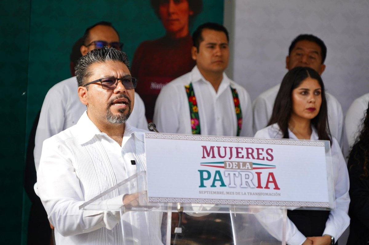 geovanyvasquez's tweet photo. Esta mañana tuve el honor de encabezar la ceremonia de izamiento de la Bandera Nacional, en el marco de las actividades del mes de septiembre, #MesDeLaPatria, que este año rinde homenaje a las Mujeres de la Transformación. https://t.co/0u4va9UrtL