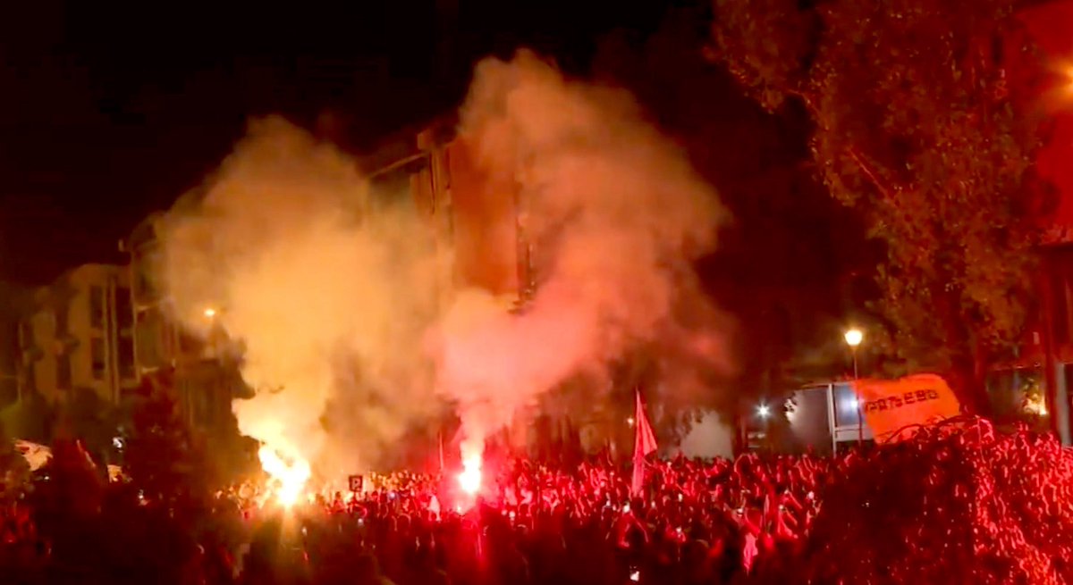 Absolutely shocking scenes of police brutality and inexcusable use of force against students in Serbia, happening this very moment on the streets of Novi Sad. Shocking!!