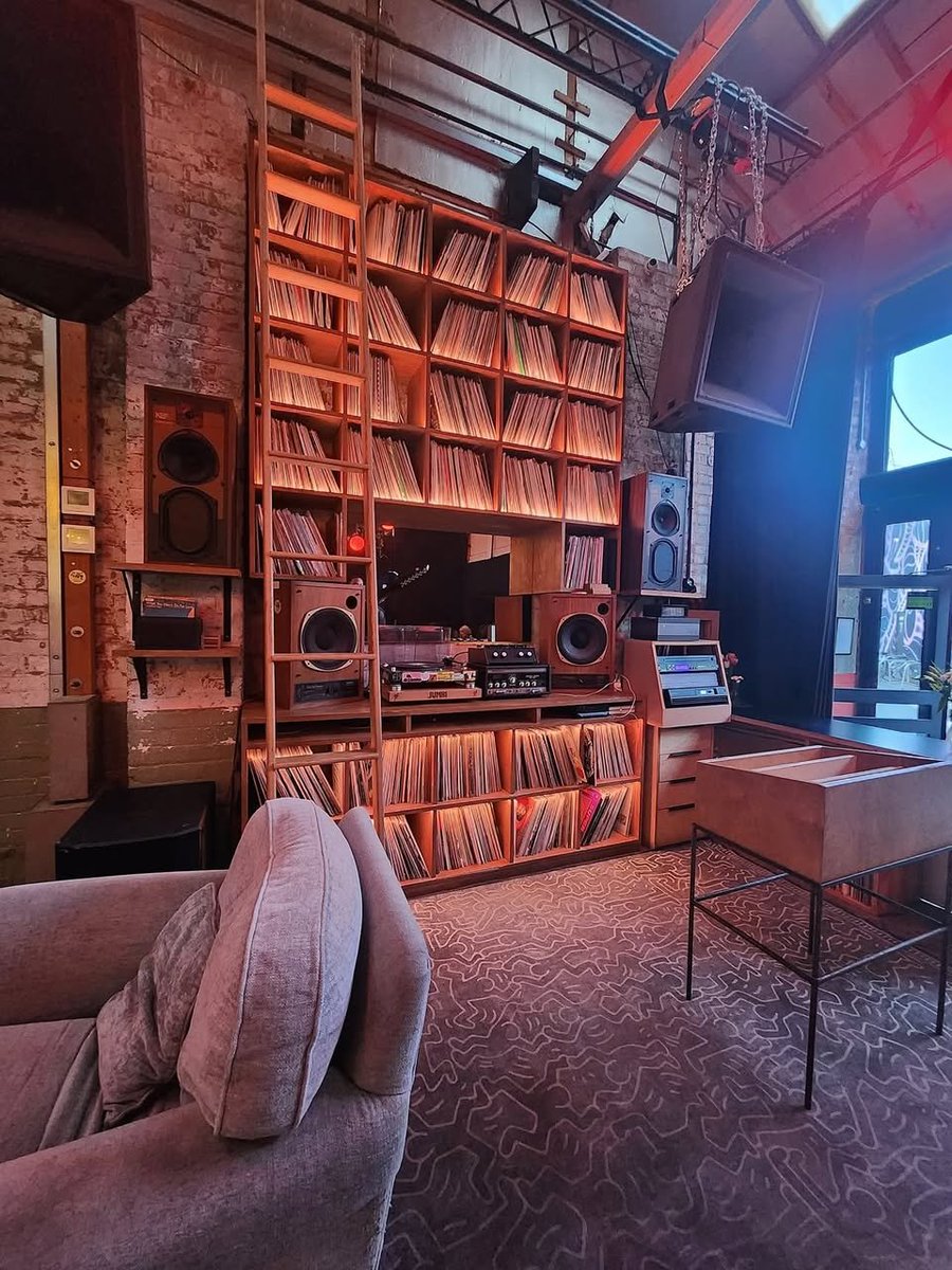 DepositoSonoro's tweet photo. Un listening room. https://t.co/Ra7Lyg4Z1e