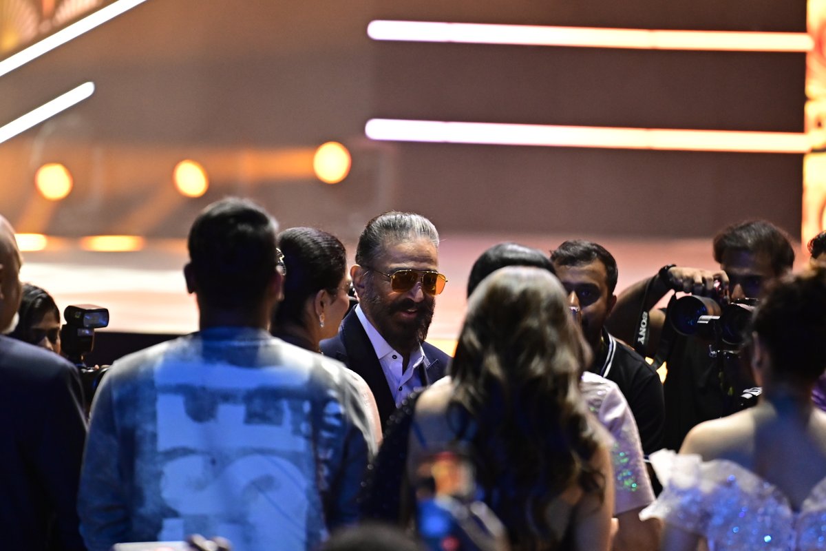 siima's tweet photo. @ikamalhaasan  brings his unmatched style to #SIIMA2025. A legend who doesn’t just walk into a room—he owns it. 🔥
🗓 5th & 6th September
📍 Dubai Exhibition Centre, EXPO City
🎟 Book Now at https://t.co/XZILfFAHD1
Dubai Local Partner: #Truckersuae 
#NEXASIIMA #SIIMAinDubai #SIIMA2025 #NEXA #Airtel #Swastiks #HonerHomes #SouthIndiaShoppingMall #BigC #EaseMyTrip #adityaramchairman #Budbee #SMAAX #LaNima #NEXAExperience #createinspire  @ConfidentGroup1  @EaseMyTrip