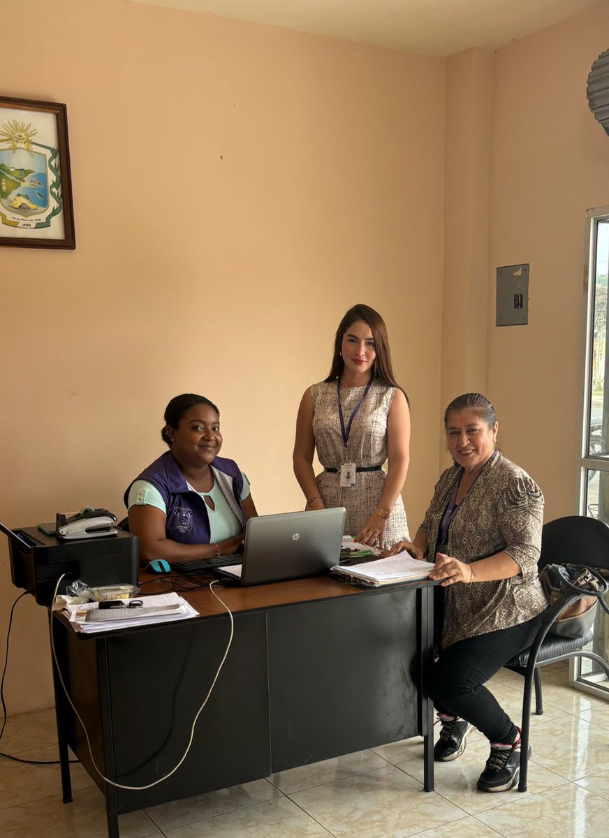 GoberManabi's tweet photo. La gobernación de Manabí en coordinación @Agricultura_CZ4,  realizaron capacitaciones a 150 productores de cacao, maíz y café para brindarles asistencia técnica, herramientas y paquetes tecnológicos. Con esta acción, se impulsa el desarrollo rural y se  fortalece la producción. https://t.co/cUy8lQaFdG