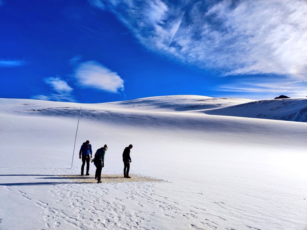matthias_huss's tweet image. It&apos;s the time of the year @glamos_ch  measurements on around 20 Swiss #glaciers start. We&apos;ve been on Rhone, Allalin, Corvatsch, ... these days. 
Not all as shiny white as here! Major losses also in 2025. Stay posted for the press release via @scnatCH on 1 Oct
@VAW_glaciology