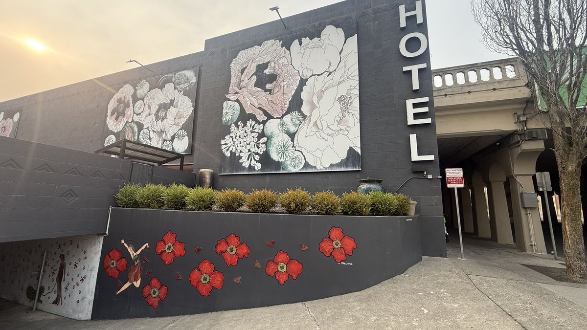 wapple15's tweet image. A heap of great artwork around our hotel in #Spokane #Washington #FlowersOnFriday