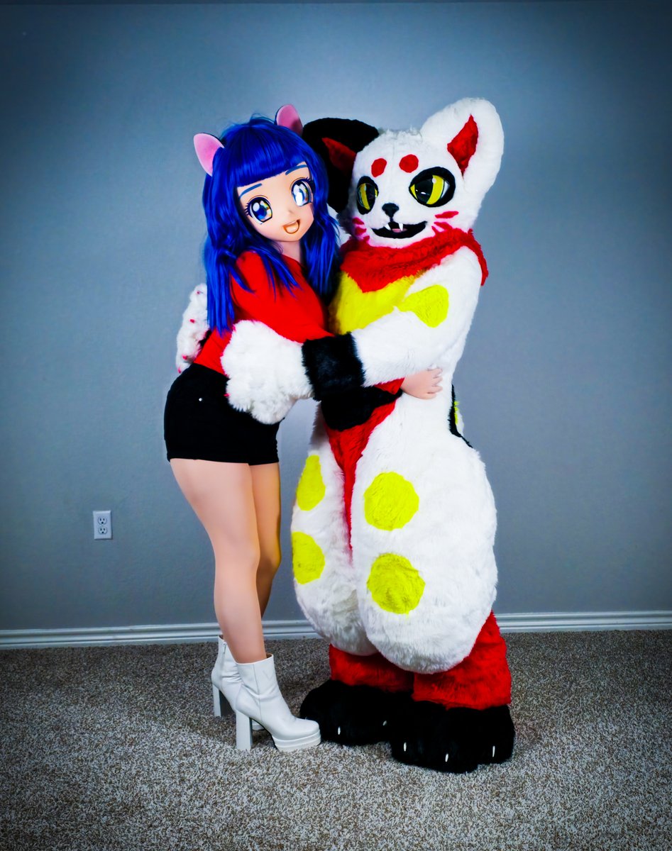 Nothing better than fluffy hugs to start the weekend! 🤗🌟🥰

🎭<a href="/hyo105okame/">ひょっかめ</a>

#キグルミ #コスプレ #美少女着ぐるみ #kigurumi #cosplay #cute #costume #fursuit #FursuitsFriday #fursuiter #weekendvibes #FursuitFriday