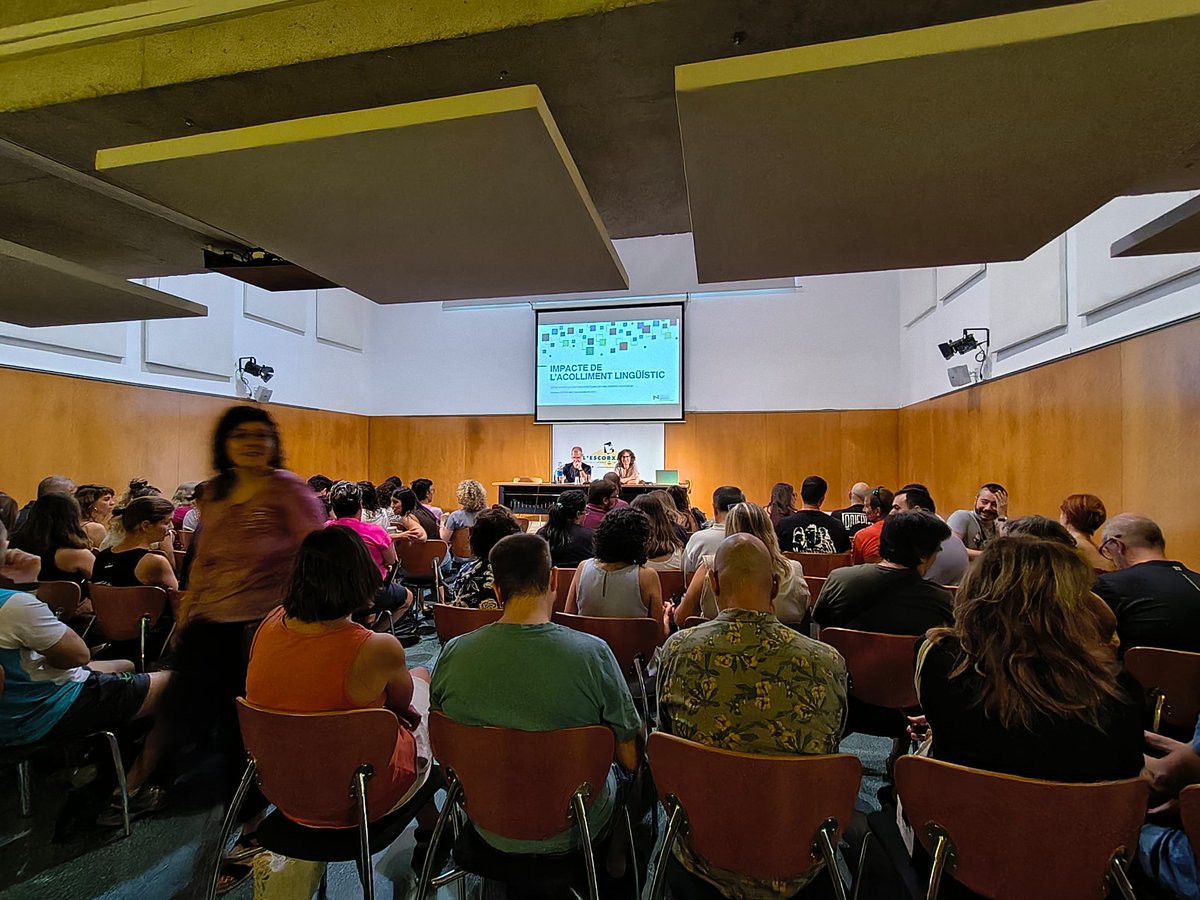 Sessió de formació d'inici de curs sobre el paisatge lingüístic i les accions d'acolliment als nous parlants

Claustre de l'Institut Milà i Fontanals de Vilafranca del Penedès

Amb el suport de <a href="/sealtpenedes/">SE de l'Alt Penedès</a>