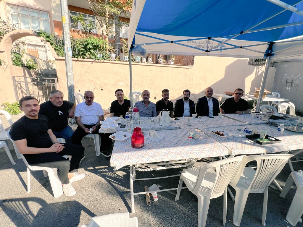KCEKMECE_MHP's tweet photo. İlçe Başkanımız Sn. #EkremSarısoy ve İlçe Yöneticilerimiz, İlçe Başkan Yardımcımız Sn. Akın Dönmez'in vefat eden amcası Turan Dönmez'in #taziye merasimine katılmışlardır. Mekânı cennet olsun.

@_MHPistanbul_
#MHPİstanbul https://t.co/PaJHmq00kD