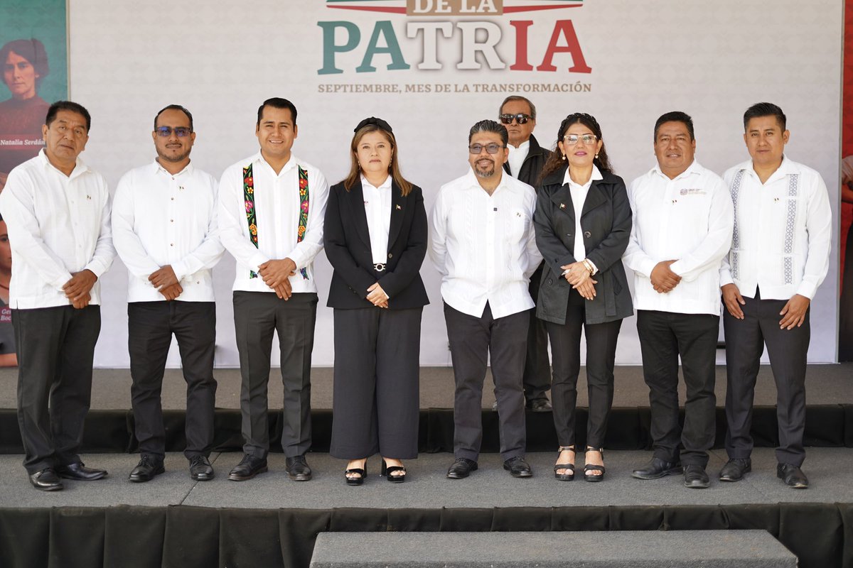 defensoria_oax's tweet photo. Esta mañana, el equipo de la Defensoría Pública del Estado de Oaxaca, encabezado por su titular Marcelo Merino García, participó en la Ceremonia de Izamiento de Bandera, acto cívico presidido por la Consejería Jurídica y de Asistencia Legal del Estado de Oaxaca. https://t.co/hPwuSntnHf