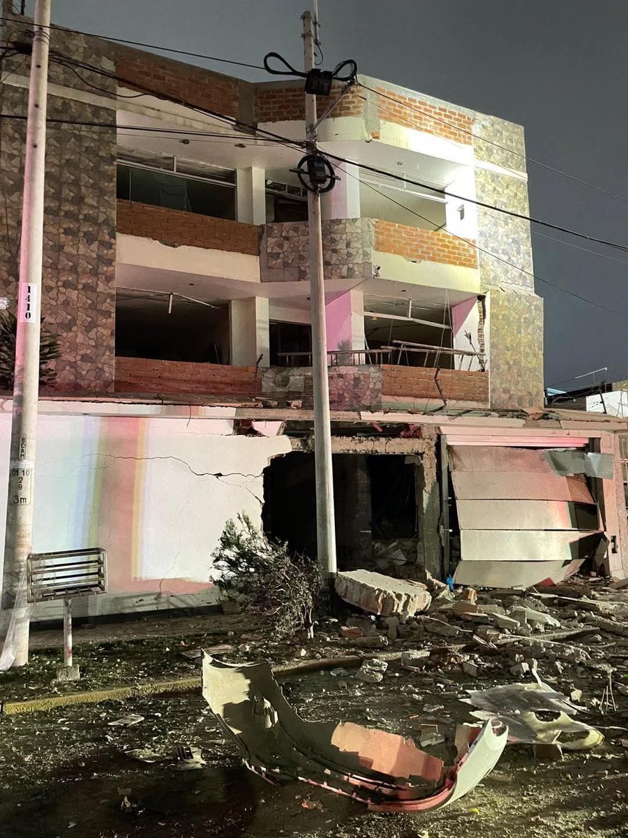¿QUE TE HAN HECHO TRUJILLO QUERIDO?
Nuestra ciudad, destruida en todos los niveles.
Este nivel de violencia nunca se ha visto aqui.
Despues de este atentado ¿que sigue?
Un abrazo a nuestra gente que está atemorizada, principalmente en Las Quintanas 🫂