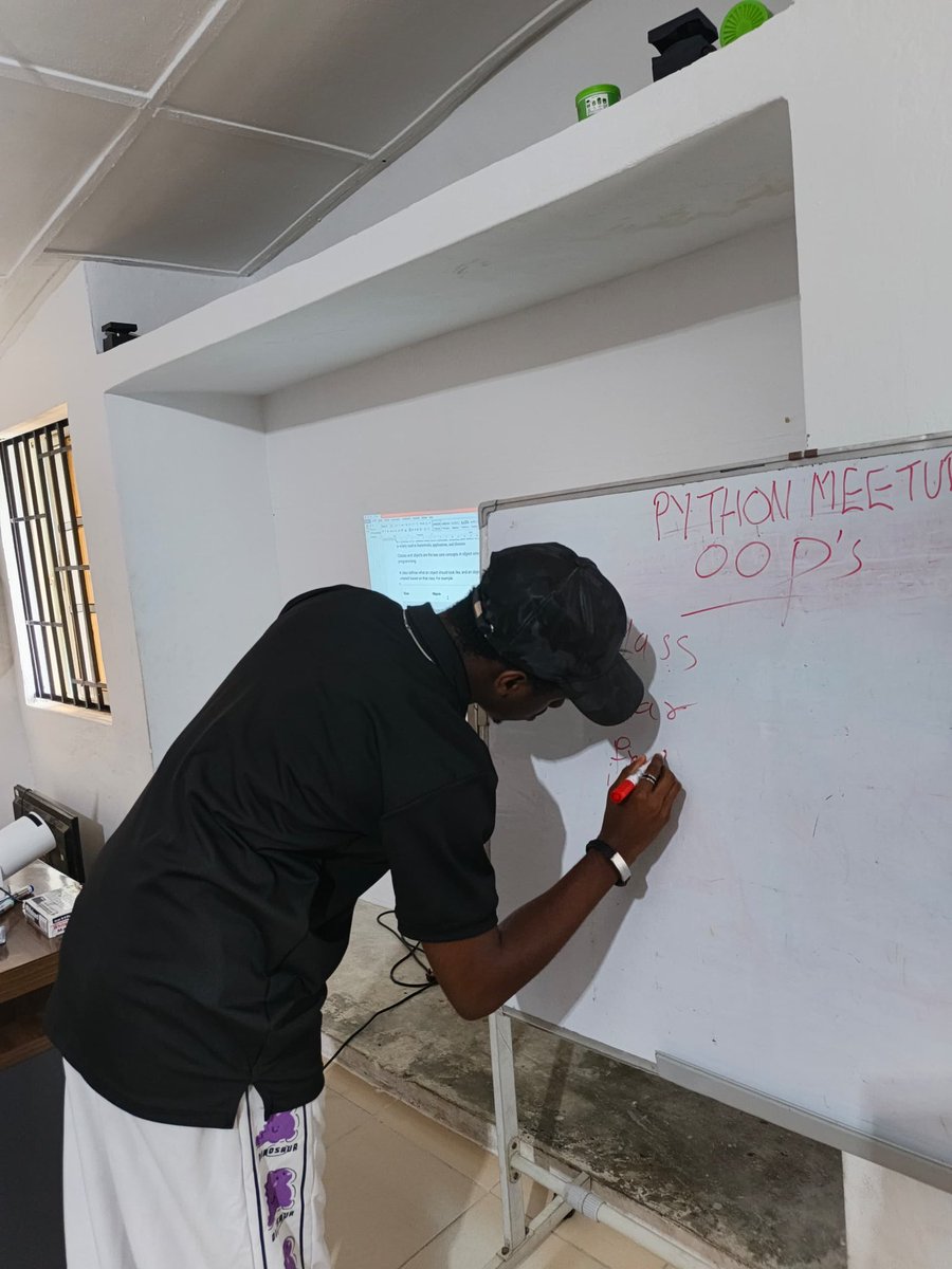 starthubtech's tweet image. Object-Oriented Programming (OOP) in Python is like giving your code a proper home everything organized, reusable, and easier to work with. 
#Python #OOP #PythonMeetup