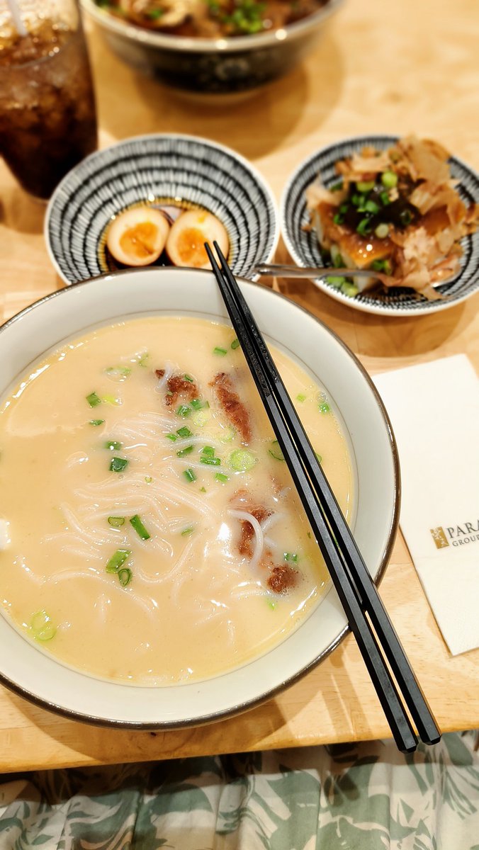 戒断反应开始了😭😭
以为这次跟主人熟络了那~~么多，所以没有了第一次离别那种哇哇大哭
时间真的过得好快啊，甚至没有在玩的时候，刹那间有好朋友见面的感觉
各种打打闹闹嘻嘻哈哈

结果主人一进出境口就忍不住哭到乱七八糟😭😭😭

也是得亏分开了才哭，不然主人哄完我搞不好来不及登机了