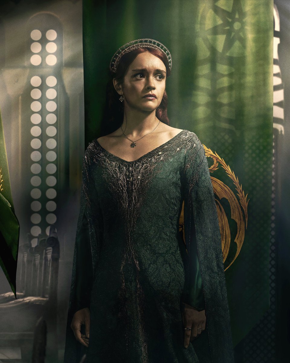 westerosies's tweet photo. Olivia Cooke (Alicent Hightower) calls out toxic fan behaviour surrounding #HouseOfTheDragon:

“Some of the fans have been fucking horrible to our cast. It makes me really angry that we’re then supposed to just bow down and [pay] obeisance to these people that only want to say the most debased, hate-filled things. But thankfully, we’ve all experienced it in our own way, and we’ve got each other, which doesn’t make it right.

I think [it’s the] huge emotions. There’s also been really wonderful interactions and I’m so glad that Emma gets as much love as they do as well, because they’re fucking fantastic and such a beautiful, wonderful human as well… Matt’s not a stranger to the fury of fandom so he takes it on the chin. He holds himself in a really lovely way where he doesn’t let it stick to him.”

(via THR: https://t.co/nVXk3Wtu8f)