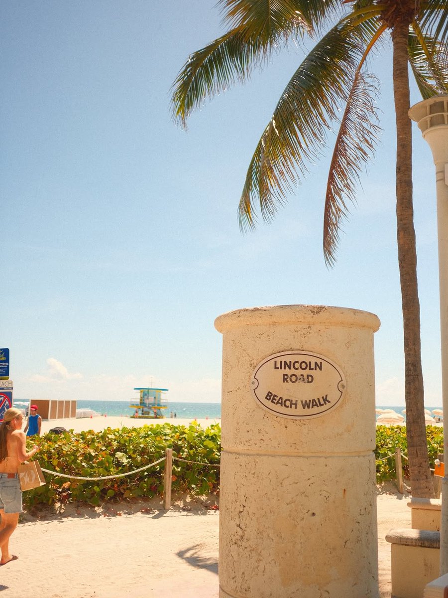 That Friday feeling #OnLincoln! ☀️🏝️

Kick off your weekend with a stroll along the sand and explore shopping, dining, and vibrant public art along Miami Beach’s iconic pedestrian promenade.