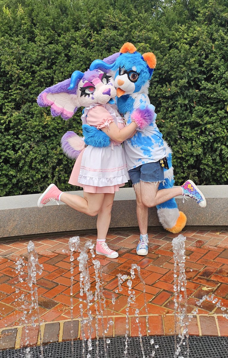 And they were gay 🥰🥰🥰 #fursuitfriday 

🐐: <a href="/FurryChi/">Chi 🔜 GFM</a>