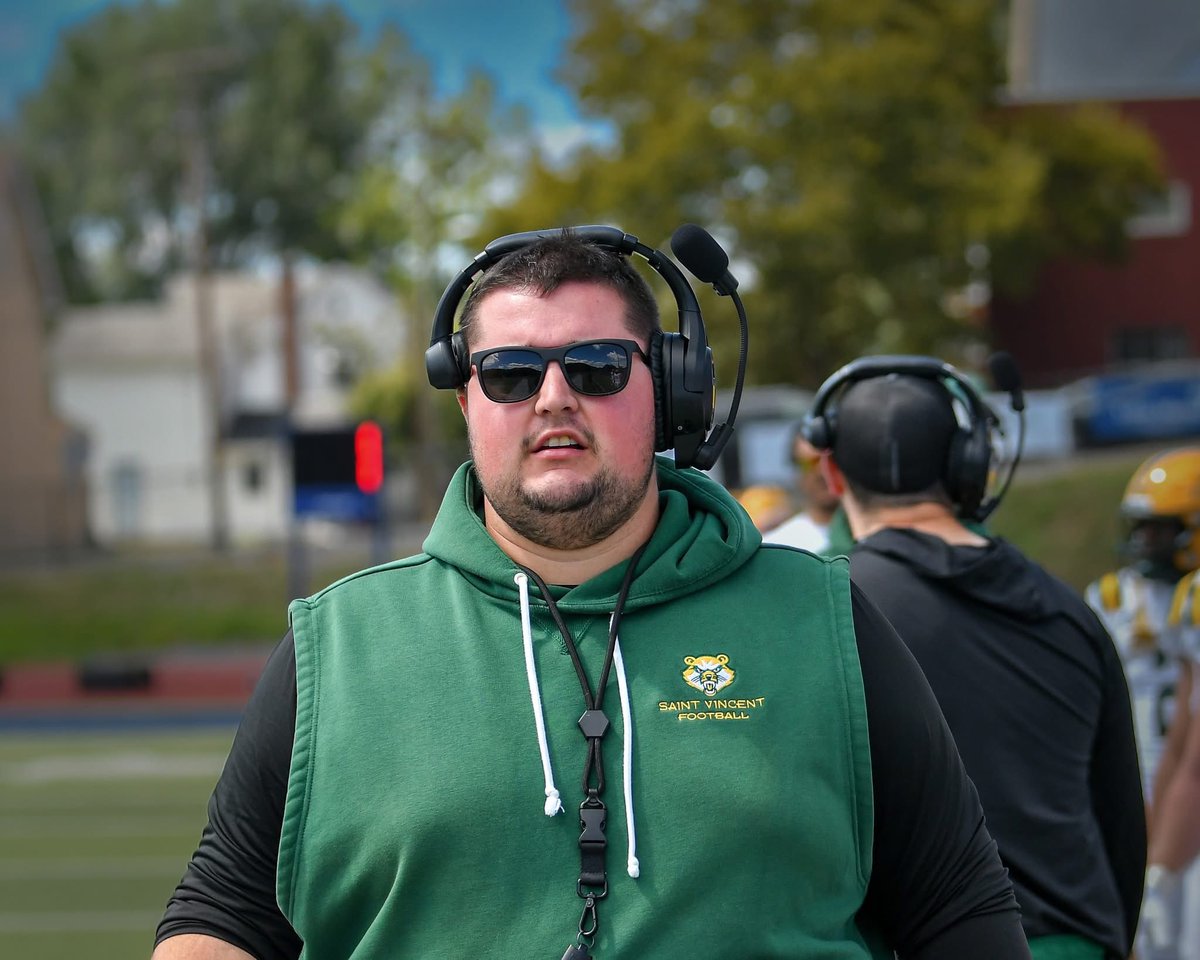 CoachJohnstonOL's tweet image. Keep ya head down, work, and keep chippin away at it!

#WGF | #GoBearcats | #TheCode | #OLP