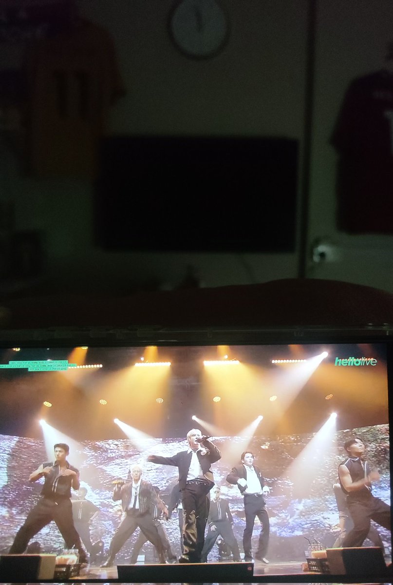 teentoppa's tweet photo. Guess who is having her own concert in the middle of the night jumping on the bed 🙋🏻‍♀️🙋🏻‍♀️🙋🏻‍♀️🙋🏻‍♀️ https://t.co/XXesIRh8UC