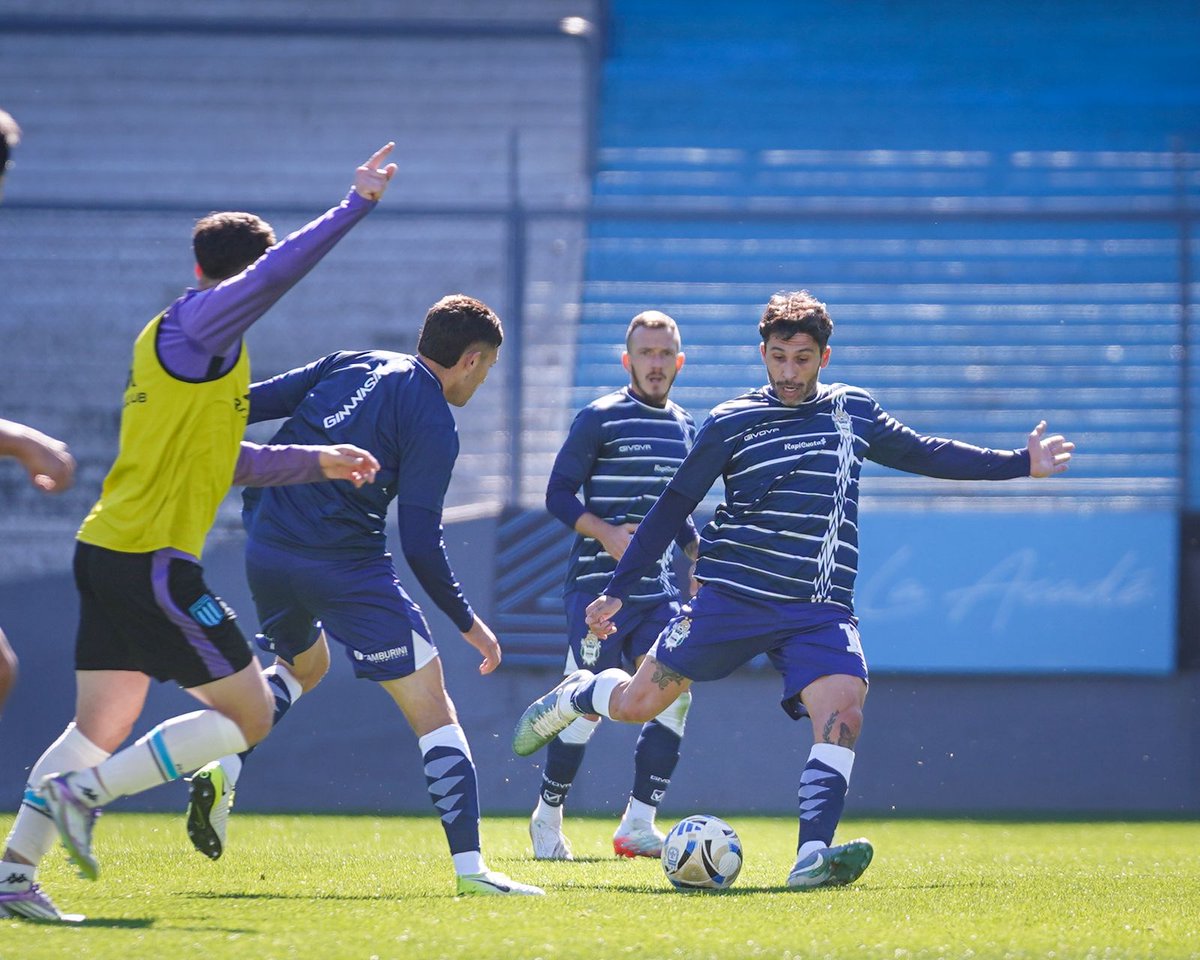 BarbettiJulian's tweet photo. #CGE #GELP Gimnasia igualó 0-0 en el amistoso de los titulares ante Racing.
Los 11: Ingolotti; Pintado, Giampaoli, Suso, Silva Torrejón; Di Biasi, Max; Piedrahíta, Castro, Zalazar; Hurtado. https://t.co/EfKu3aVsJR