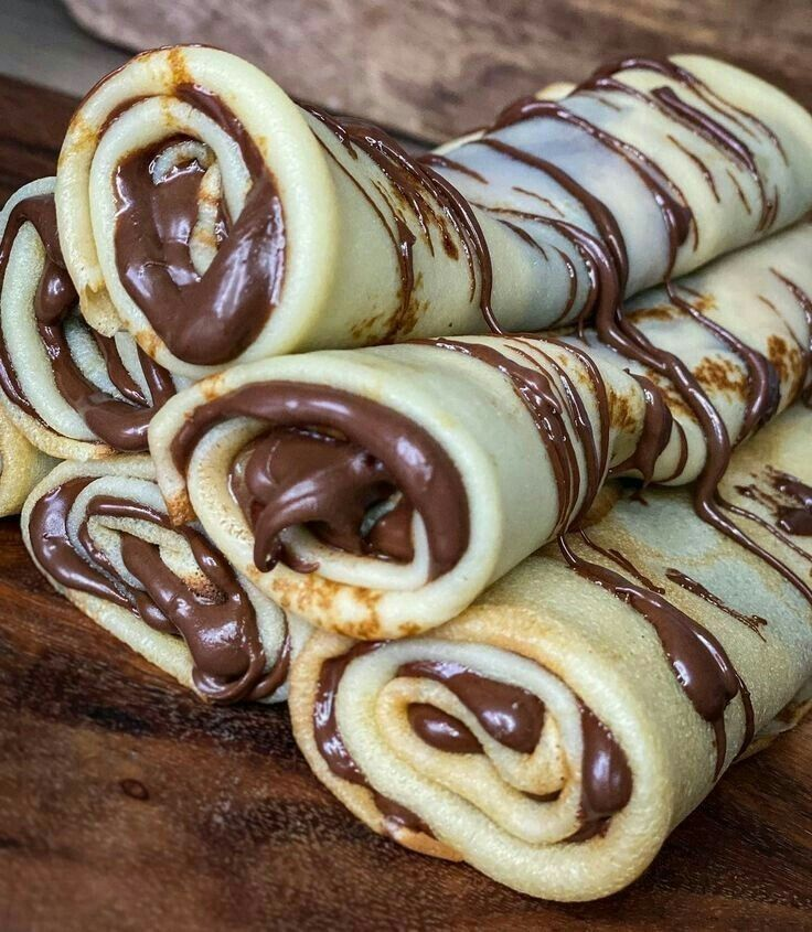 daily_dolce's tweet photo. Chocolate crepes or donuts? https://t.co/5qxTT3kmPS