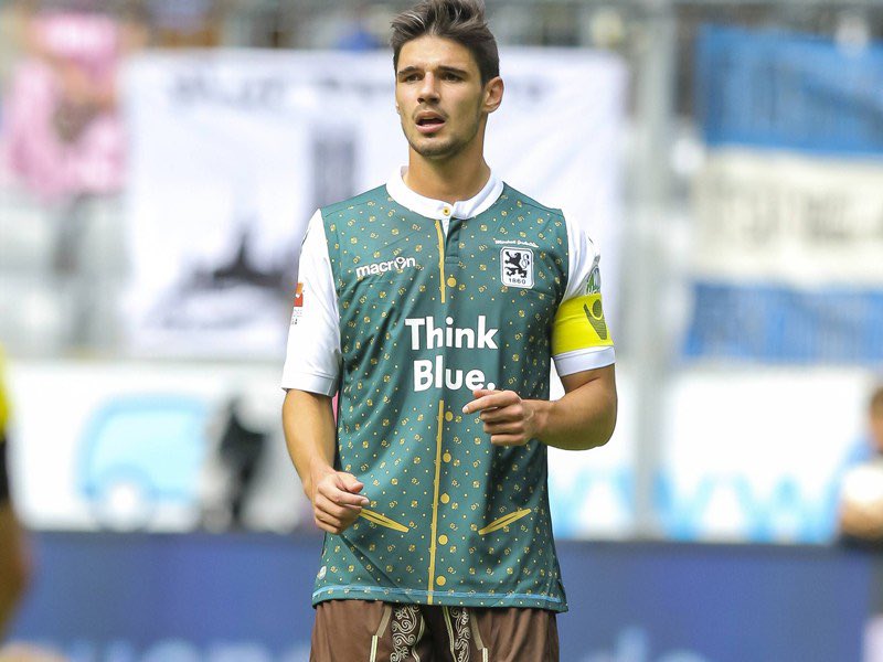 Irgendwann mal nochmal so ein Wiesn Trikot statt dem Scheiß die letzten Jahre inkl. diesem