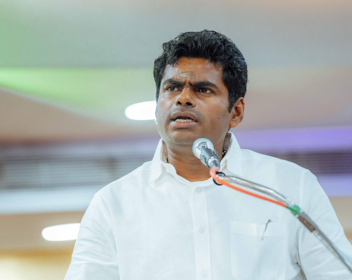 annamalai_k's tweet photo. இன்றைய தினம் மாலை, சென்னை மயிலாப்பூரில், உடுப்பி ஸ்ரீ கணியூர் மடத்தின் பூஜ்ய ஸ்ரீ ஸ்ரீ வித்யா வல்லப தீர்த்த சுவாமிஜி அவர்களின் 34வது சாதுர்மாஸ்ய நிறைவு விழாவில் பங்கேற்று உரையாற்றியதில் மனம் நிறைந்த மகிழ்ச்சி கொள்கிறேன். 

தானம், தவம், சந்நியாசம் ஆகிய மூன்றும் ஒருங்கே அமைந்த பெருமை நமது பாரத நாட்டிற்கு உள்ளது. இவை மூன்றும் நமது நாகரிகத்தின் அடிப்படையாக அமைந்துள்ளது. இதனை நமது இளைஞர்களுக்கும் நாம் கற்பிக்க வேண்டும். ஸ்ரீ உடுப்பி கிருஷ்ணர் மடத்தில் 700 ஆண்டுகளாக எந்தவித பிரச்சினைகளும் இன்றி குருமார்கள் பதவியேற்று இறைப்பணியைத் தொடர்ந்து மேற்கொள்கிறார்கள். ஜனநாயக சேவைக்கு இதைவிடச் சிறந்த எடுத்துக்காட்டு இருக்கமுடியாது. இறைவனின் பேரருளால் உடுப்பி கிருஷ்ணர் மடத்தின் ஆன்மீக மற்றும் மக்கள் சேவை இன்னும் பல நூறாண்டுகள் தொடர வேண்டும். 

இந்நிகழ்வில், புகழ்பெற்ற பாடகி திருமதி. நித்யஸ்ரீ மகாதேவன் அவர்களின் “குறையொன்றும் இல்லை” பாடலை கேட்ட போது ஆன்மிகம் நிரம்ப மனம் இலகுவானது. உடன், திருக்குடந்தை பிரவசன திலகம் டாக்டர் திரு.வெங்கடேசன் அவர்கள், தத்துவ பேச்சாளர் திரு.லட்சுமிபதிராஜா அவர்கள் ஆகியோர் இருந்தனர்.
