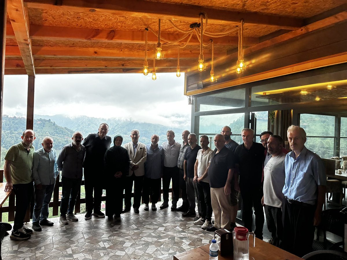 Çamlıhemşin Ziraat Odası Başkanımız Kemal Kestioğlu’nu ziyaretimizin ardından Derecik Muhtarımız Mehmet Kadıoğlu ve Çayırdüzü Muhtarımız Orhan Yeniçırak ile birlikte mahalle sakinlerimizle buluştuk.

Tarımsal faaliyetlerin yanı sıra kırsal turizme dair görüş ve talepleri