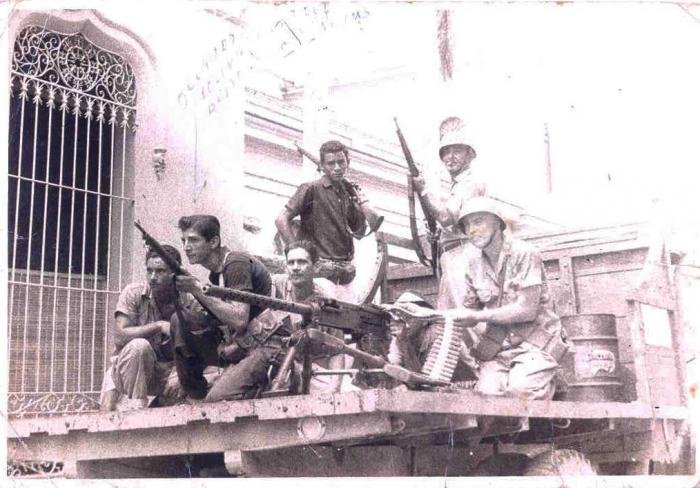 5 de agosto de 1957, se produjo un levantamiento armado liderado por el Movimiento 26 de Julio con oficiales e integrantes de la Marina de Guerra y la población en Cienfuegos contra el régimen de Fulgencio Batista. 

#CubaViveEnSuHistoria 
#CiegodeAvila

<a href="/rocdecubano/">Roberto Carlos</a>