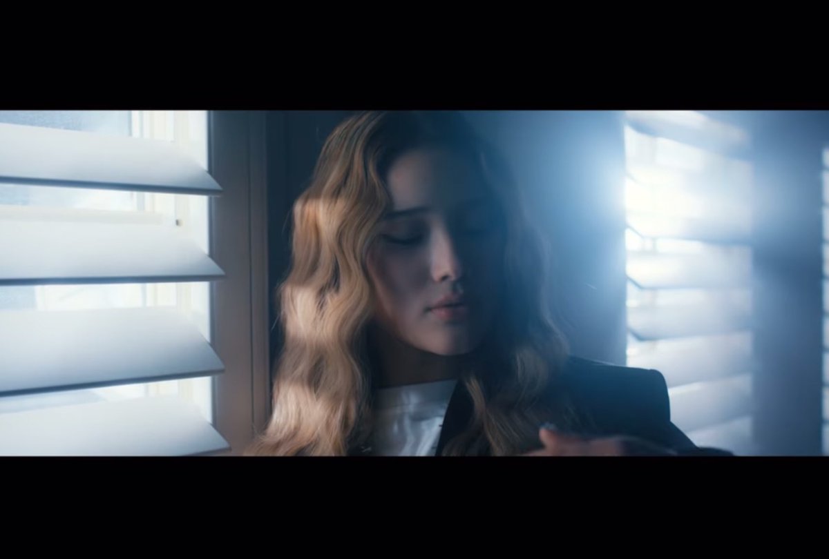Y03530741Y's tweet photo. ButterflyのMV、こっちの方が断然好き！
映画観てるみたいに見応えあるし、4人の表情がシリアスで、みんなめちゃくちゃカッコイイ！
実際の映画のシーンも沢山出てて、映画観たくなったし、最後、ちょっと感動した。
YOSHIKIさんとの共演も凄く嬉しい！！

#美麗
#Butterfly https://t.co/Mf2bYr6tVa