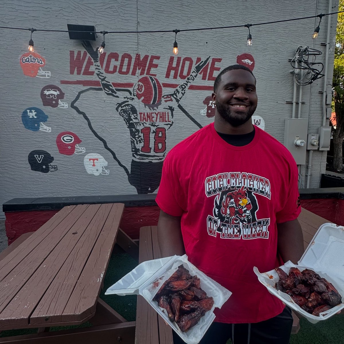 NEW: Columbia, South Carolina’s CB18 Bar and Grill is running a ‘Cockblocker of the Week’ NIL deal with Gamecock offensive linemen.

(via <a href="/CB18BarandGrill/">CB18BarandGrill</a>) 

on3.com/nil/news/cb18-…