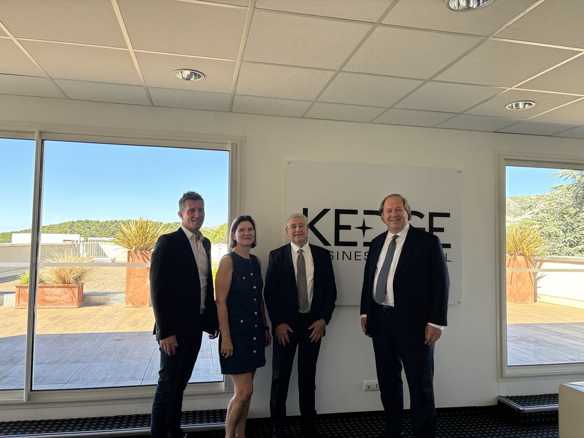 Visite passionnante du campus marseillais de ⁦<a href="/KedgeBS/">KEDGE Business School</a>⁩ en lisière du site exceptionnel des Calanques. Merci à A. De Navailles dir general pour notre échange sur les grands enjeux de cette rentrée ⁦<a href="/RegionAcPaca/">Région académique Provence-Alpes-Côte d'Azur</a>⁩
