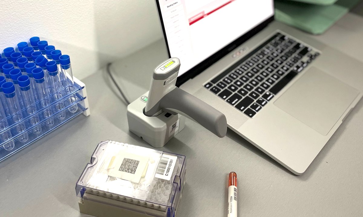 CodeCorp's tweet image. 💉 Fall means flu shots, RSV vaccines, and high volumes of respiratory meds.
Code helps clinicians and pharmacy techs scan safely and accurately at every step.
• CR1100: Cold-chain ready — easily decode frosted or distorted barcodes
• CR2700: Instant decoding — quickly scan…