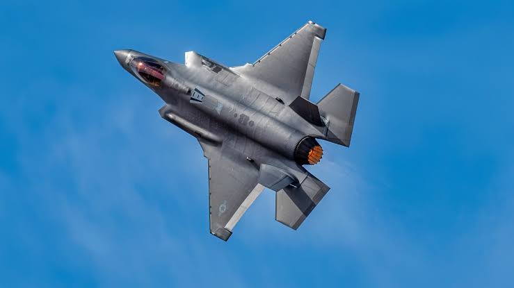 BREAKING 🚨

The U.S. is deploying 10 F-35 stealth fighter jets to Puerto Rico to fight drug cartels, according to Reuters.
