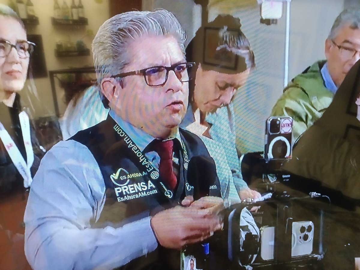 Compañero, te comento: auto-evaluación es cuando las personas se miden a sí mismas.
Cuando 2 personas se evalúan respectivamente, se llama "co-evaluación", y no es una práctica novedosa: tiene años aplicándose en universidades donde los estudiantes evalúan a sus profesores.
👇