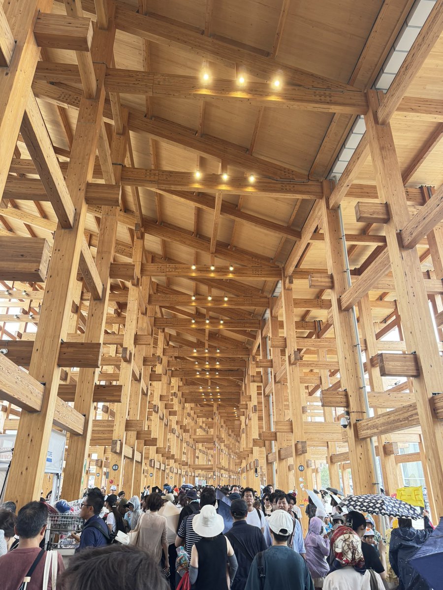 ギリギリ出発前日に両親と万博に行けた！！
母国🇧🇬と留学先🇨🇭のパビリオンに入って、後はお散歩してた。